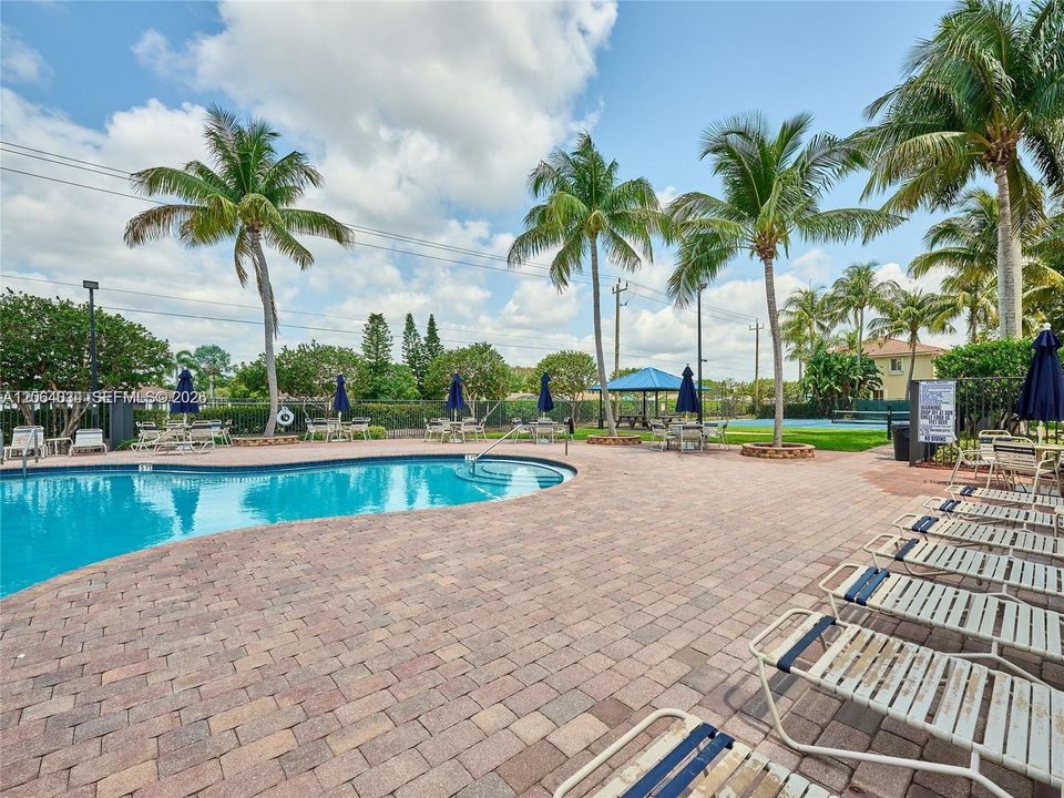 For Sale: $460,000 (3 beds, 2 baths, 1739 Square Feet)