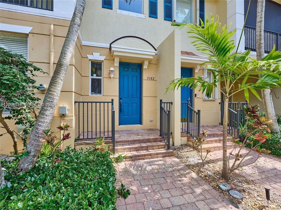 For Sale: $460,000 (3 beds, 2 baths, 1739 Square Feet)