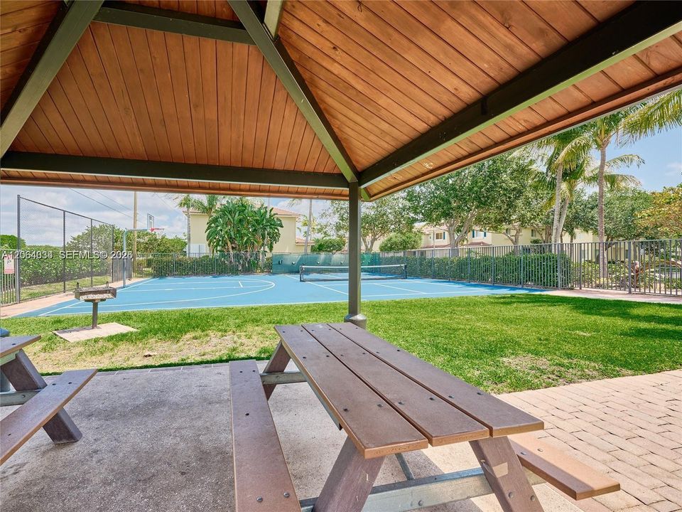 For Sale: $460,000 (3 beds, 2 baths, 1739 Square Feet)