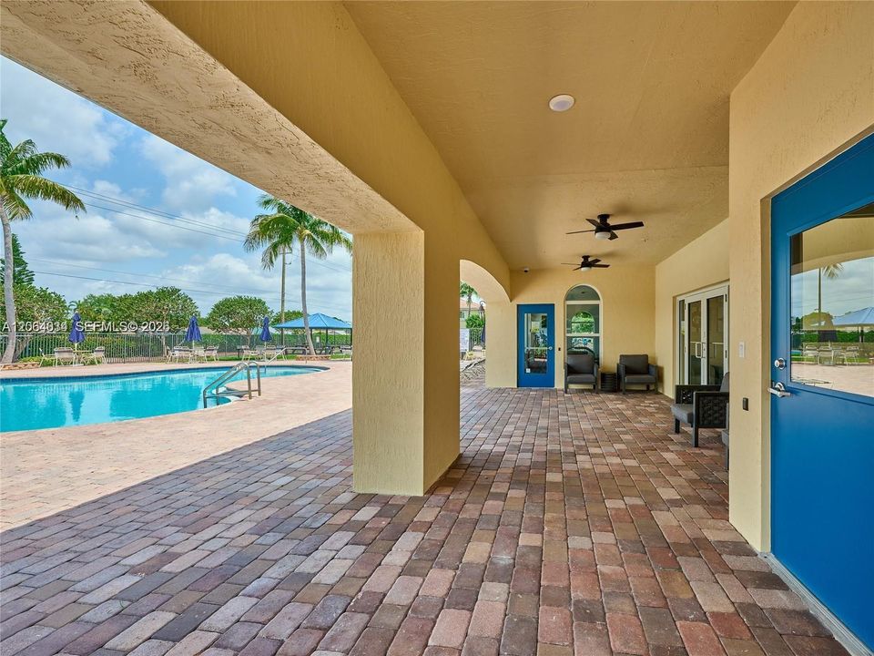 For Sale: $460,000 (3 beds, 2 baths, 1739 Square Feet)