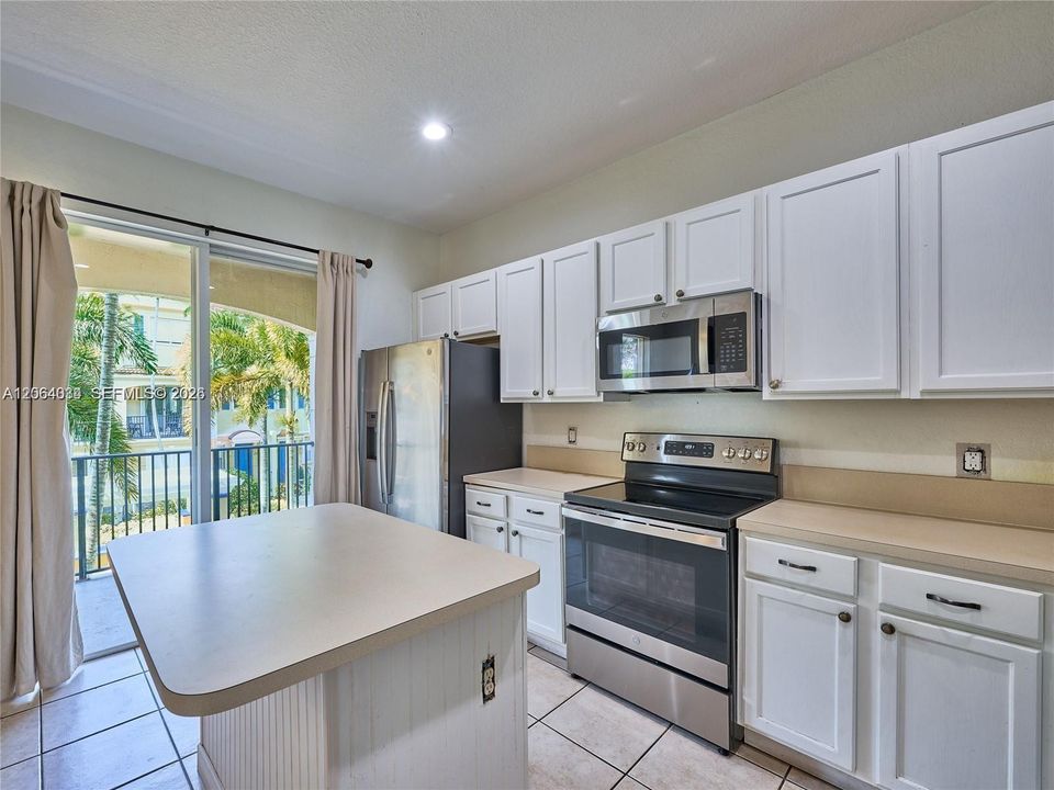 For Sale: $460,000 (3 beds, 2 baths, 1739 Square Feet)