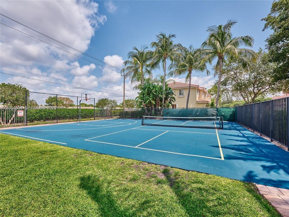 For Sale: $460,000 (3 beds, 2 baths, 1739 Square Feet)