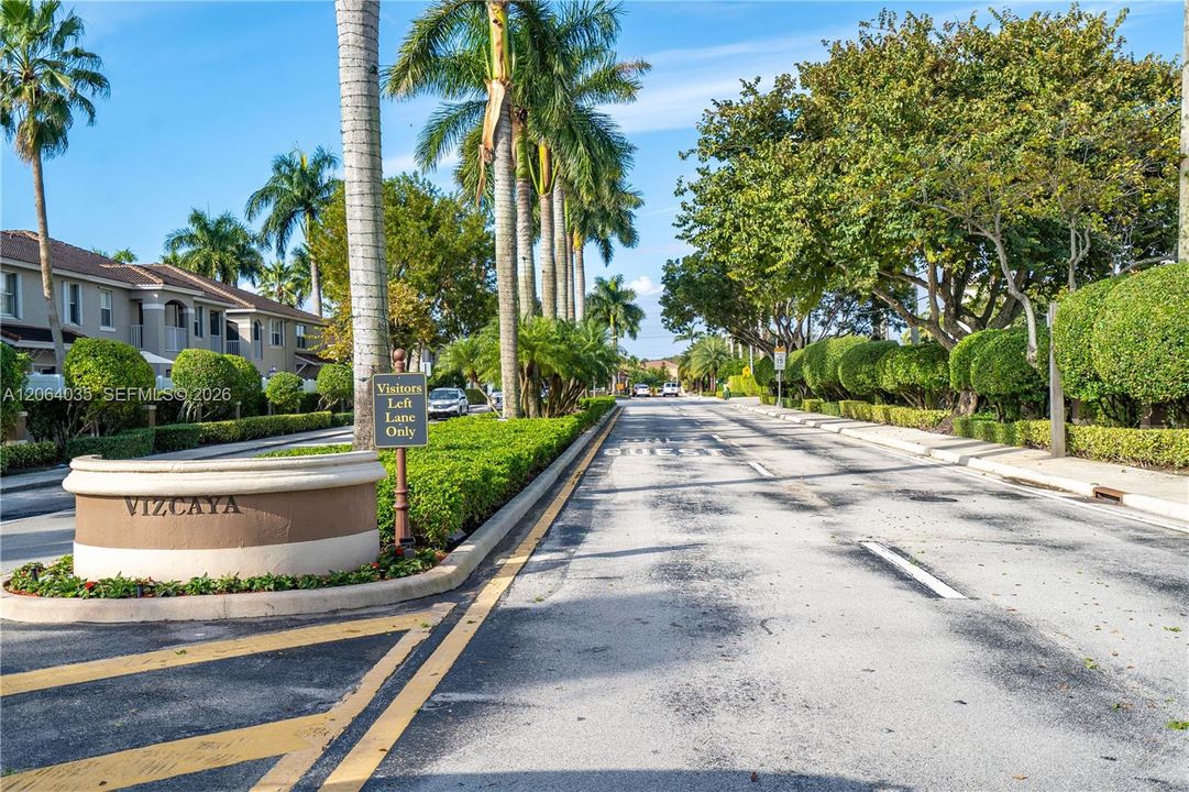 WELCOME TO VIZCAYA: MAIN ENTRANCE RESIDENTS & VISTORS