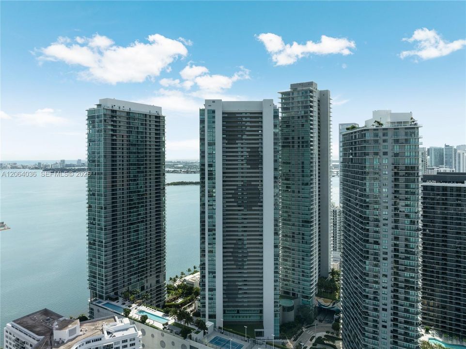 待售: $750,000 (2 贝兹, 3 浴室, 1175 平方英尺)