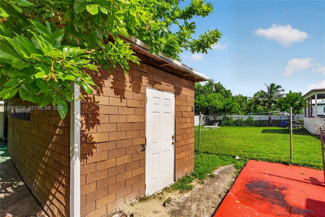 For Sale: $529,000 (4 beds, 3 baths, 1459 Square Feet)