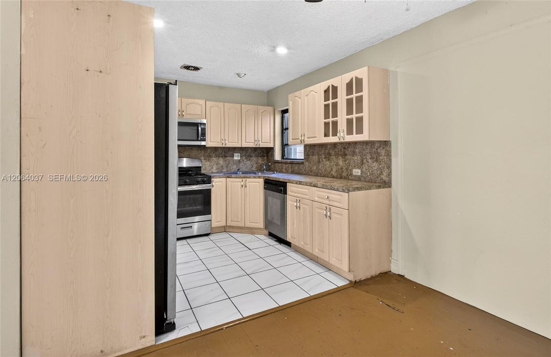 For Sale: $529,000 (4 beds, 3 baths, 1459 Square Feet)