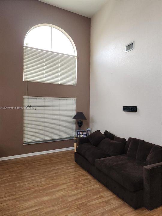 For Sale: $775,000 (5 beds, 3 baths, 2752 Square Feet)