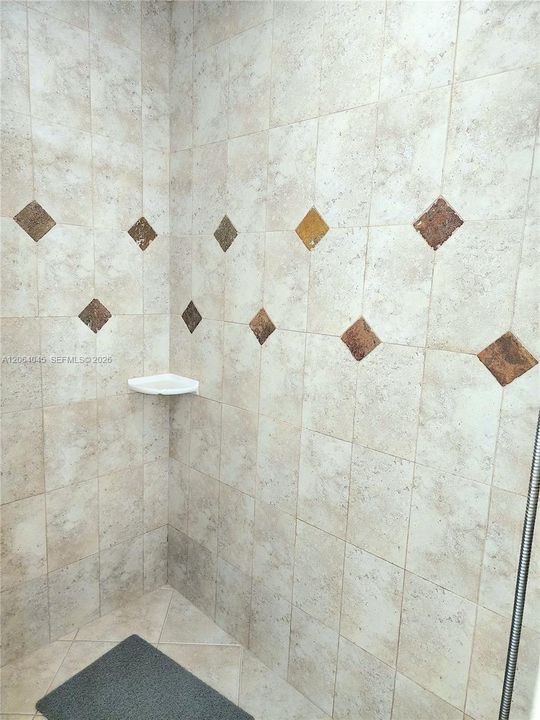 For Sale: $775,000 (5 beds, 3 baths, 2752 Square Feet)