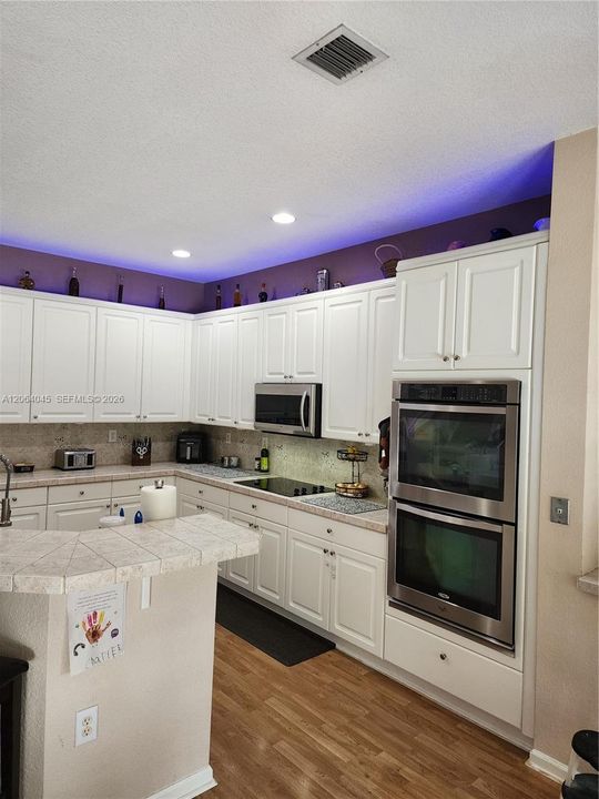 For Sale: $775,000 (5 beds, 3 baths, 2752 Square Feet)