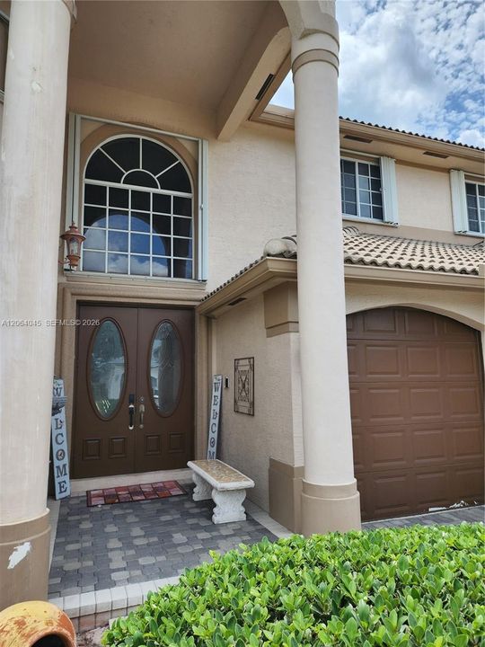 For Sale: $775,000 (5 beds, 3 baths, 2752 Square Feet)