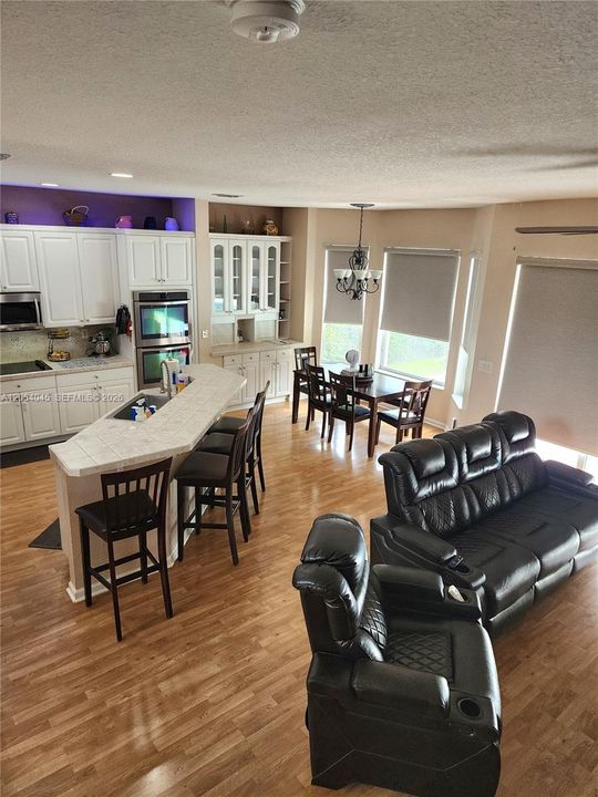 For Sale: $775,000 (5 beds, 3 baths, 2752 Square Feet)