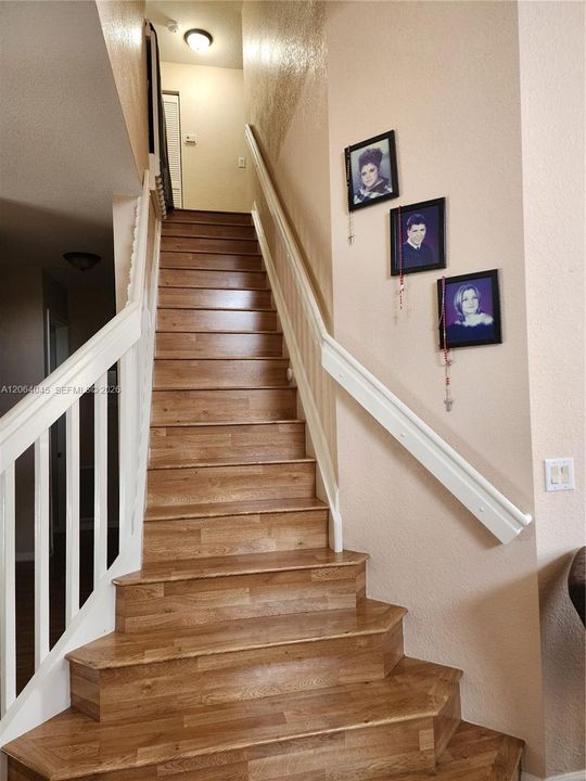 For Sale: $775,000 (5 beds, 3 baths, 2752 Square Feet)