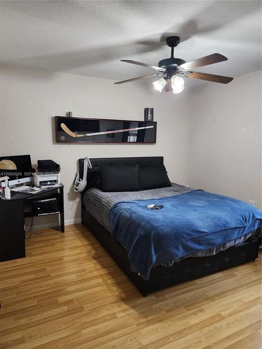 For Sale: $775,000 (5 beds, 3 baths, 2752 Square Feet)