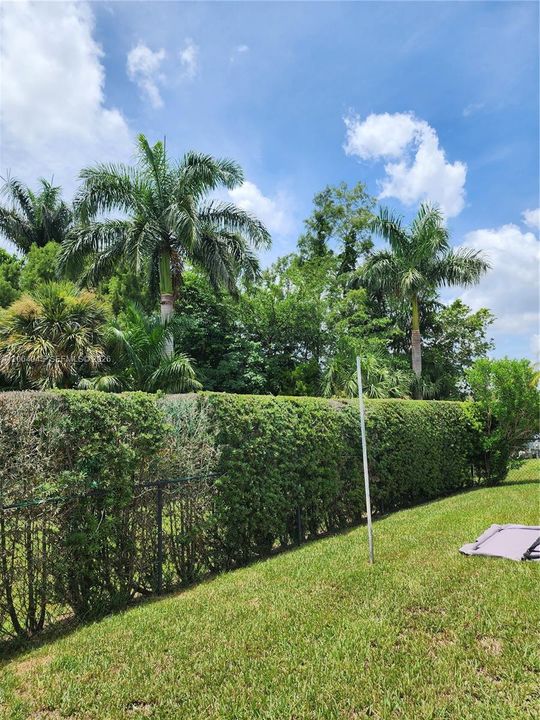 For Sale: $775,000 (5 beds, 3 baths, 2752 Square Feet)