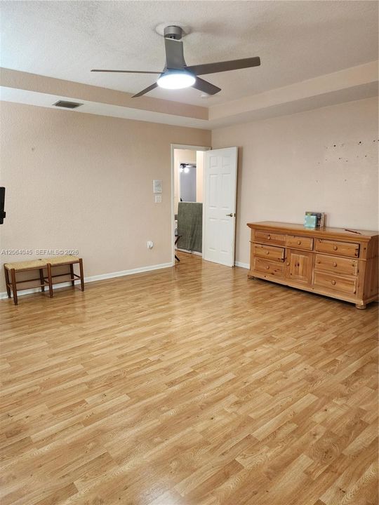 For Sale: $775,000 (5 beds, 3 baths, 2752 Square Feet)
