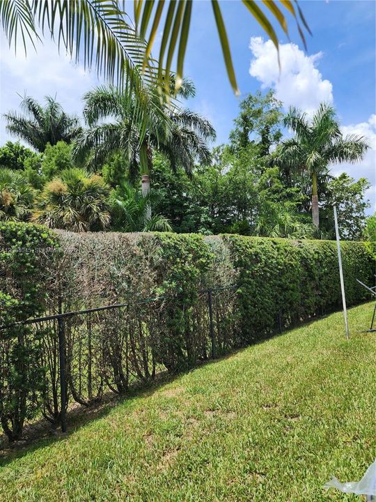 For Sale: $775,000 (5 beds, 3 baths, 2752 Square Feet)