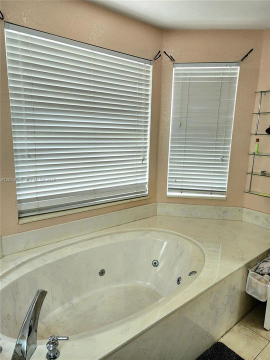 For Sale: $775,000 (5 beds, 3 baths, 2752 Square Feet)