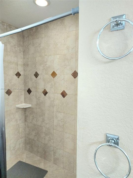 For Sale: $775,000 (5 beds, 3 baths, 2752 Square Feet)