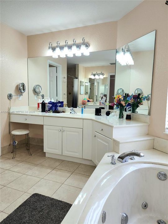 For Sale: $775,000 (5 beds, 3 baths, 2752 Square Feet)