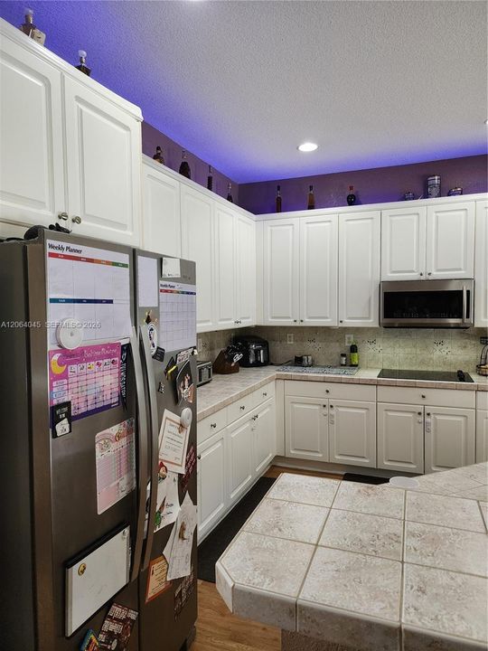 For Sale: $775,000 (5 beds, 3 baths, 2752 Square Feet)