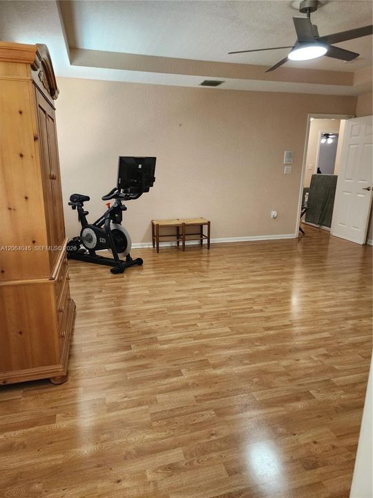 For Sale: $775,000 (5 beds, 3 baths, 2752 Square Feet)