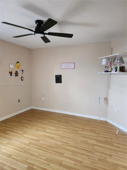 For Sale: $775,000 (5 beds, 3 baths, 2752 Square Feet)