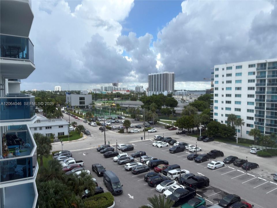 For Sale: $246,000 (1 beds, 1 baths, 825 Square Feet)