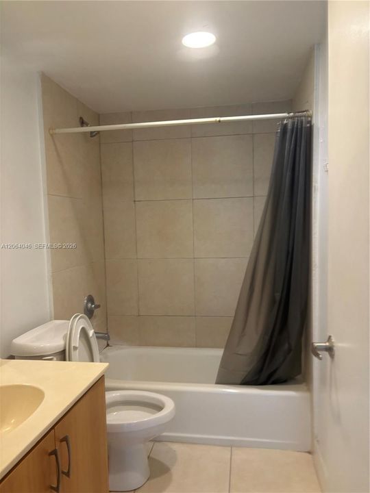 For Sale: $246,000 (1 beds, 1 baths, 825 Square Feet)