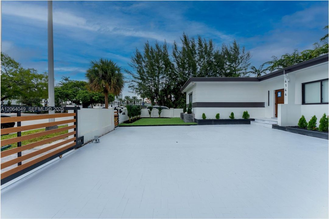 For Rent: $13,500 (3 beds, 2 baths, 1551 Square Feet)