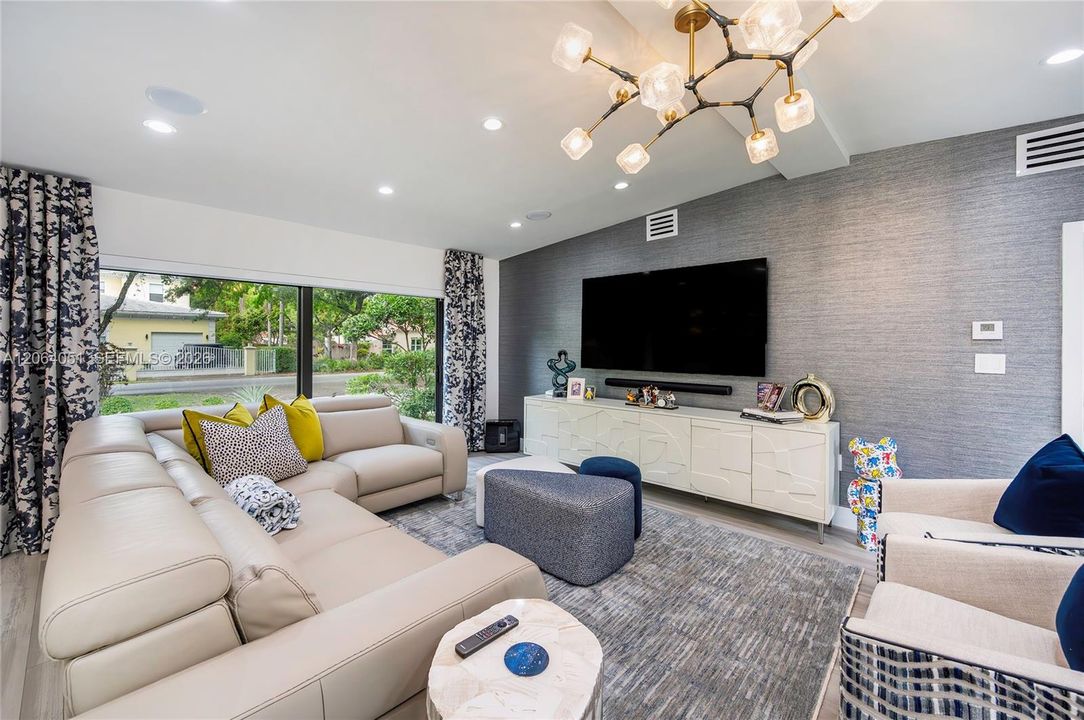 For Sale: $1,998,000 (3 beds, 3 baths, 2002 Square Feet)