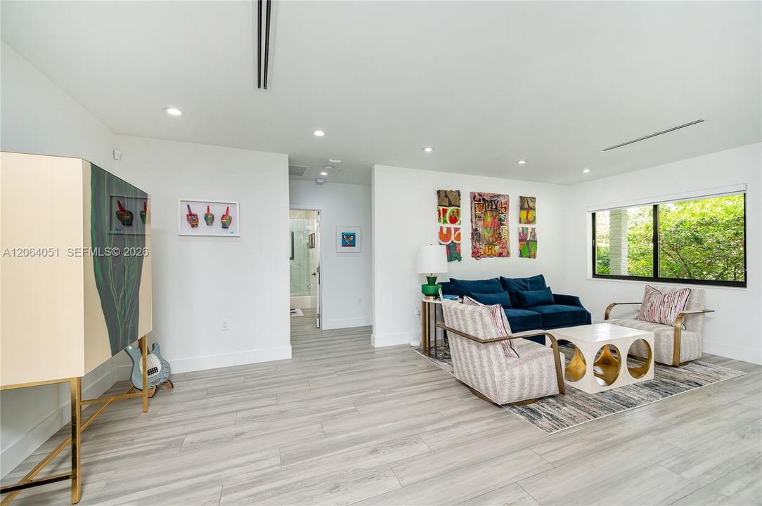 For Sale: $1,998,000 (3 beds, 3 baths, 2002 Square Feet)
