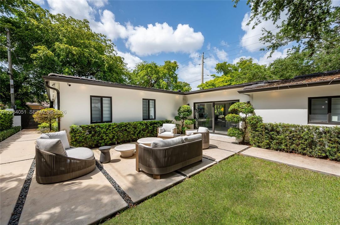 For Sale: $1,998,000 (3 beds, 3 baths, 2002 Square Feet)