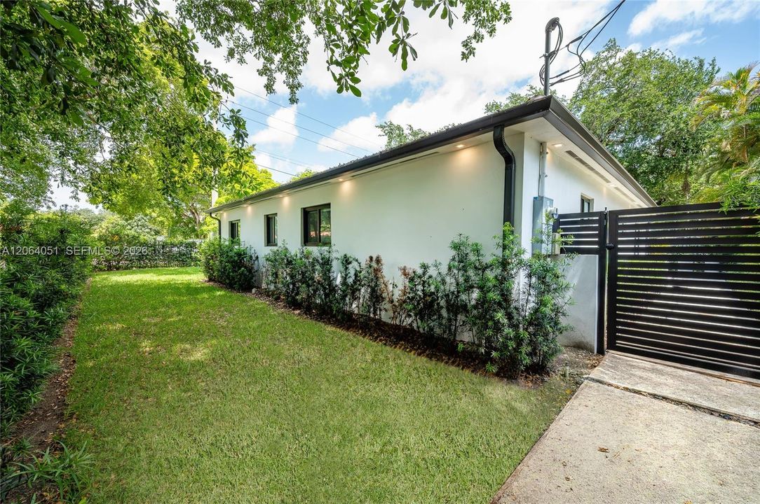 For Sale: $1,998,000 (3 beds, 3 baths, 2002 Square Feet)