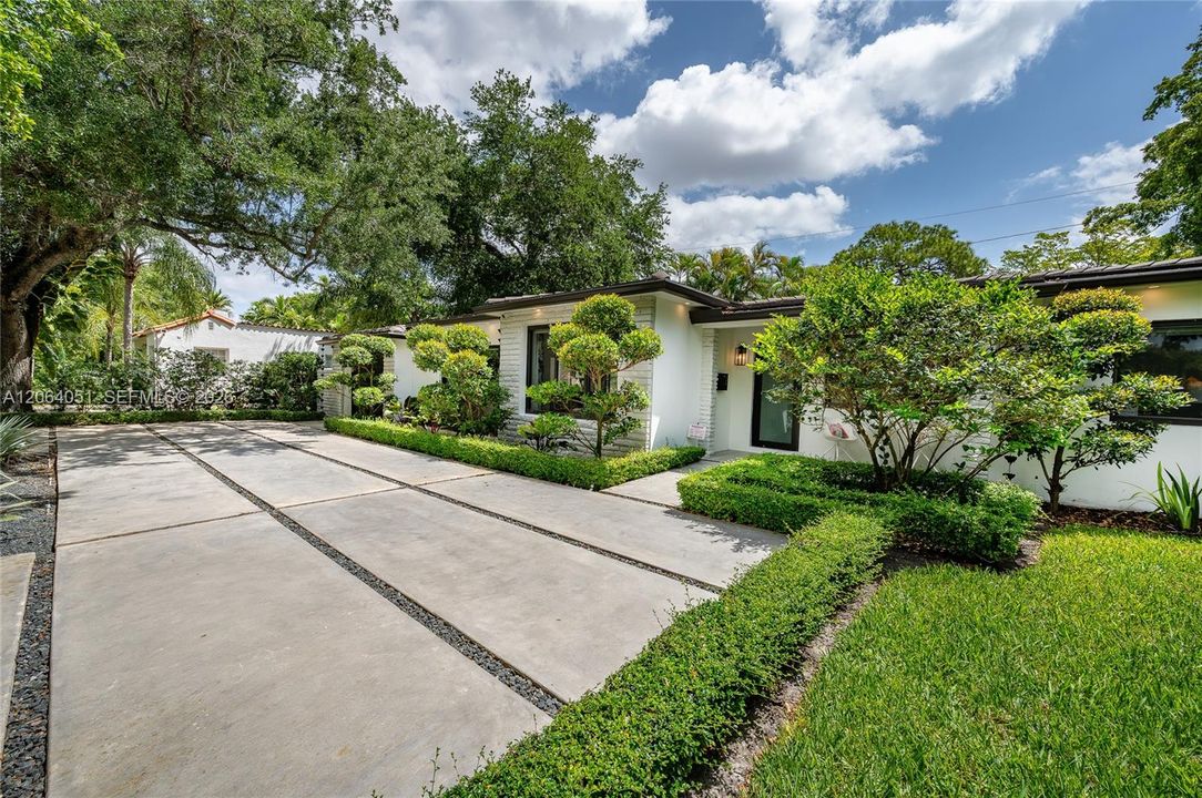 For Sale: $1,998,000 (3 beds, 3 baths, 2002 Square Feet)