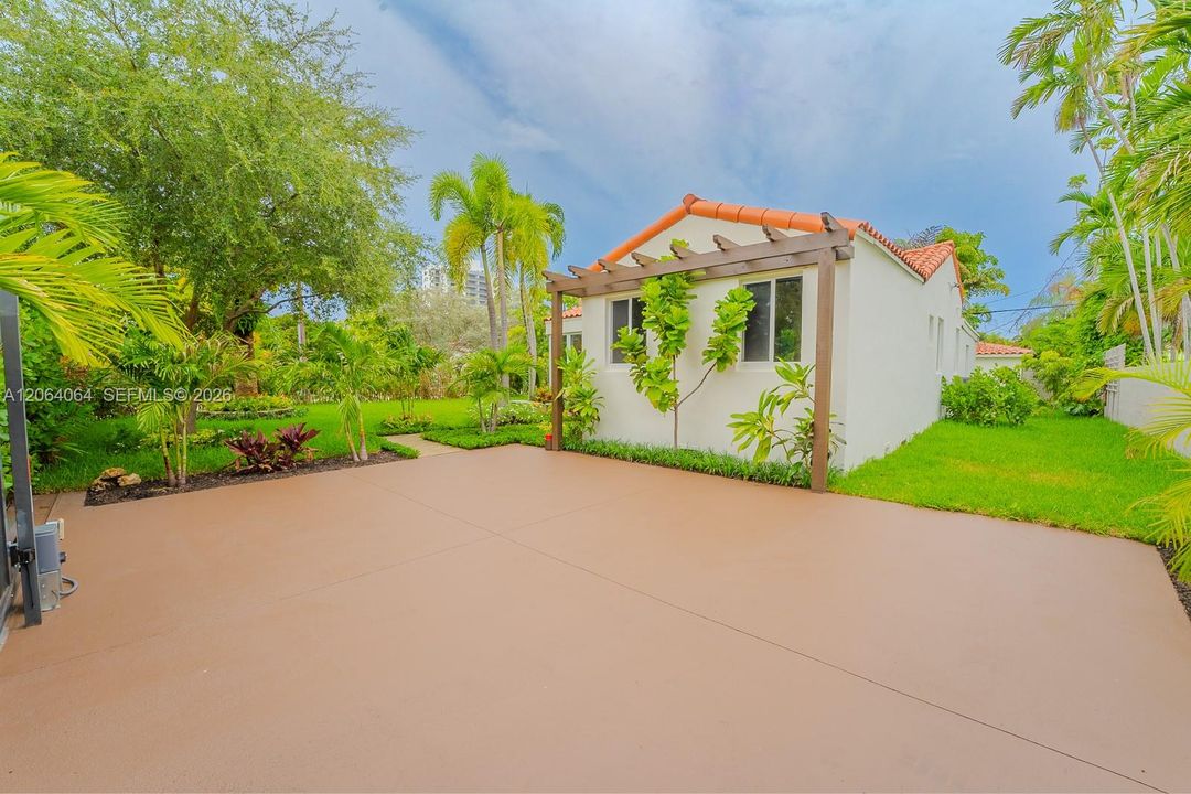 For Sale: $1,590,000 (4 beds, 4 baths, 1845 Square Feet)
