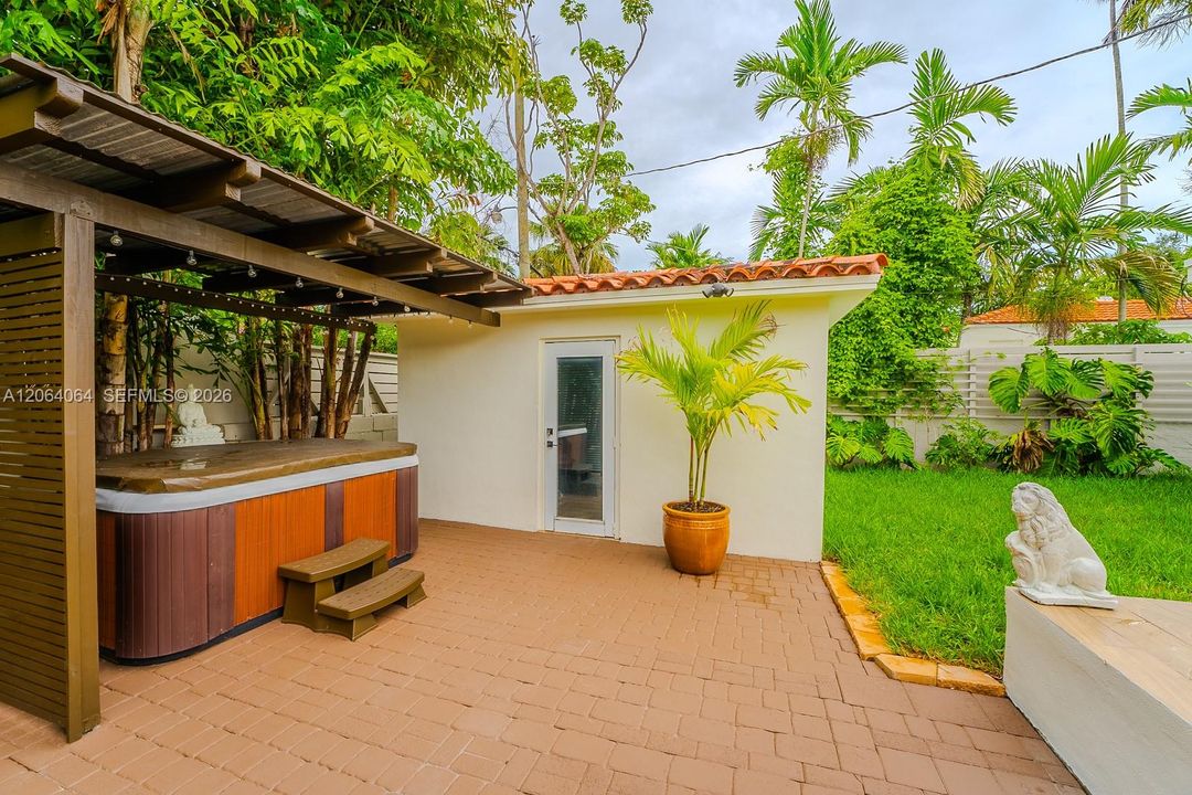 For Sale: $1,590,000 (4 beds, 4 baths, 1845 Square Feet)