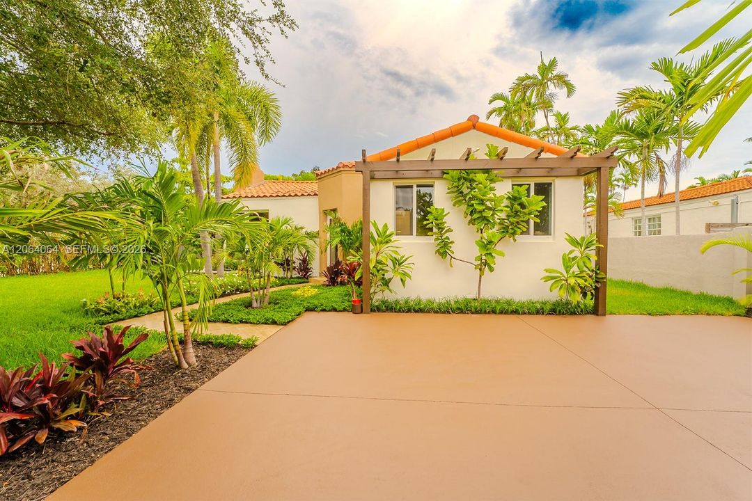 For Sale: $1,590,000 (4 beds, 4 baths, 1845 Square Feet)
