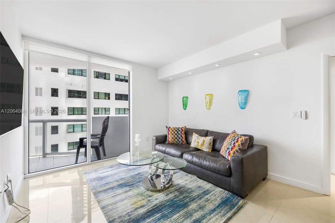 En Venta: $699,000 (1 camas, 1 baños, 683 Pies cuadrados)