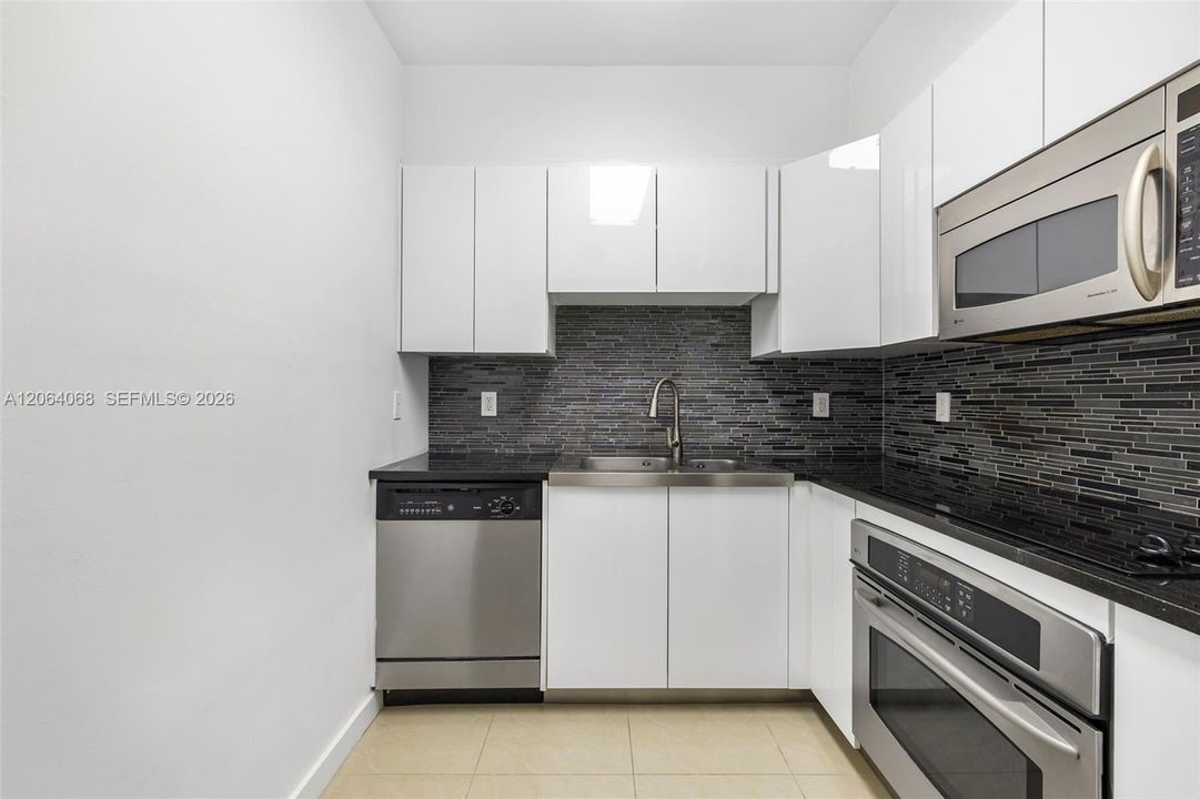 En Venta: $699,000 (1 camas, 1 baños, 683 Pies cuadrados)