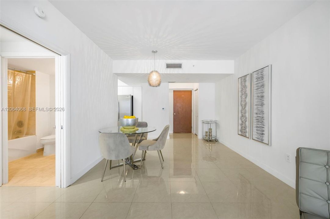 En Venta: $699,000 (1 camas, 1 baños, 683 Pies cuadrados)