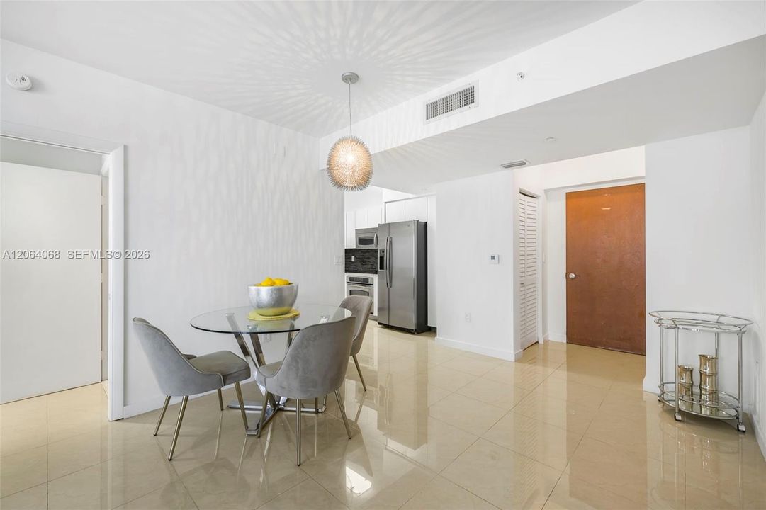 En Venta: $699,000 (1 camas, 1 baños, 683 Pies cuadrados)
