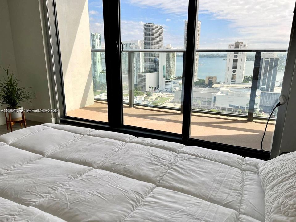 For Rent: $2,700 (0 beds, 1 baths, 588 Square Feet)