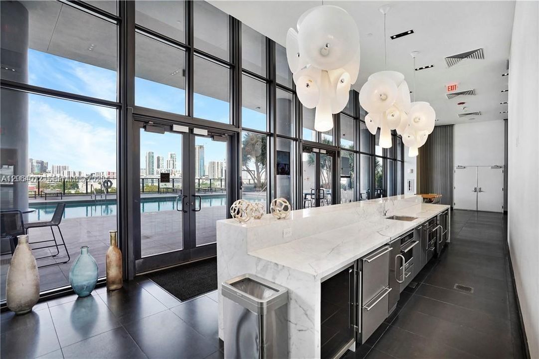For Rent: $2,700 (0 beds, 1 baths, 588 Square Feet)
