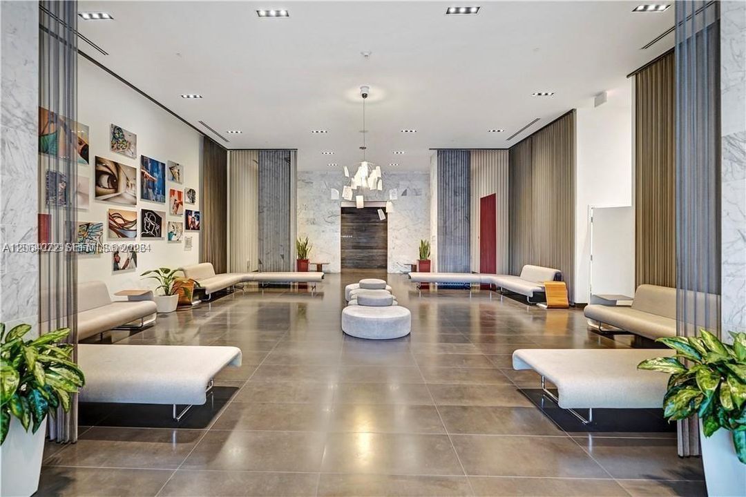For Rent: $2,700 (0 beds, 1 baths, 588 Square Feet)