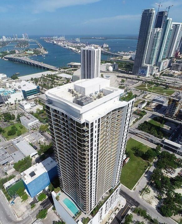 For Rent: $2,700 (0 beds, 1 baths, 588 Square Feet)