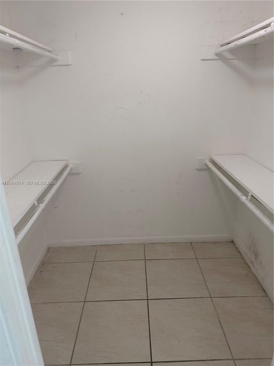 For Sale: $265,000 (2 beds, 2 baths, 965 Square Feet)