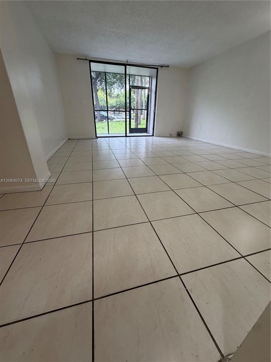 For Sale: $265,000 (2 beds, 2 baths, 965 Square Feet)