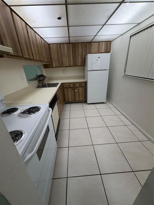 For Sale: $265,000 (2 beds, 2 baths, 965 Square Feet)