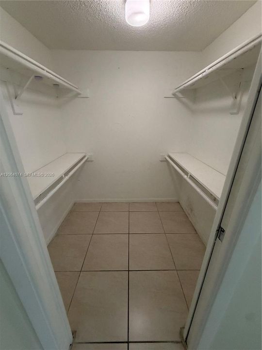 For Sale: $265,000 (2 beds, 2 baths, 965 Square Feet)