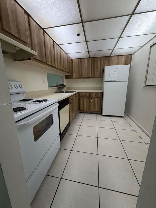 For Sale: $265,000 (2 beds, 2 baths, 965 Square Feet)